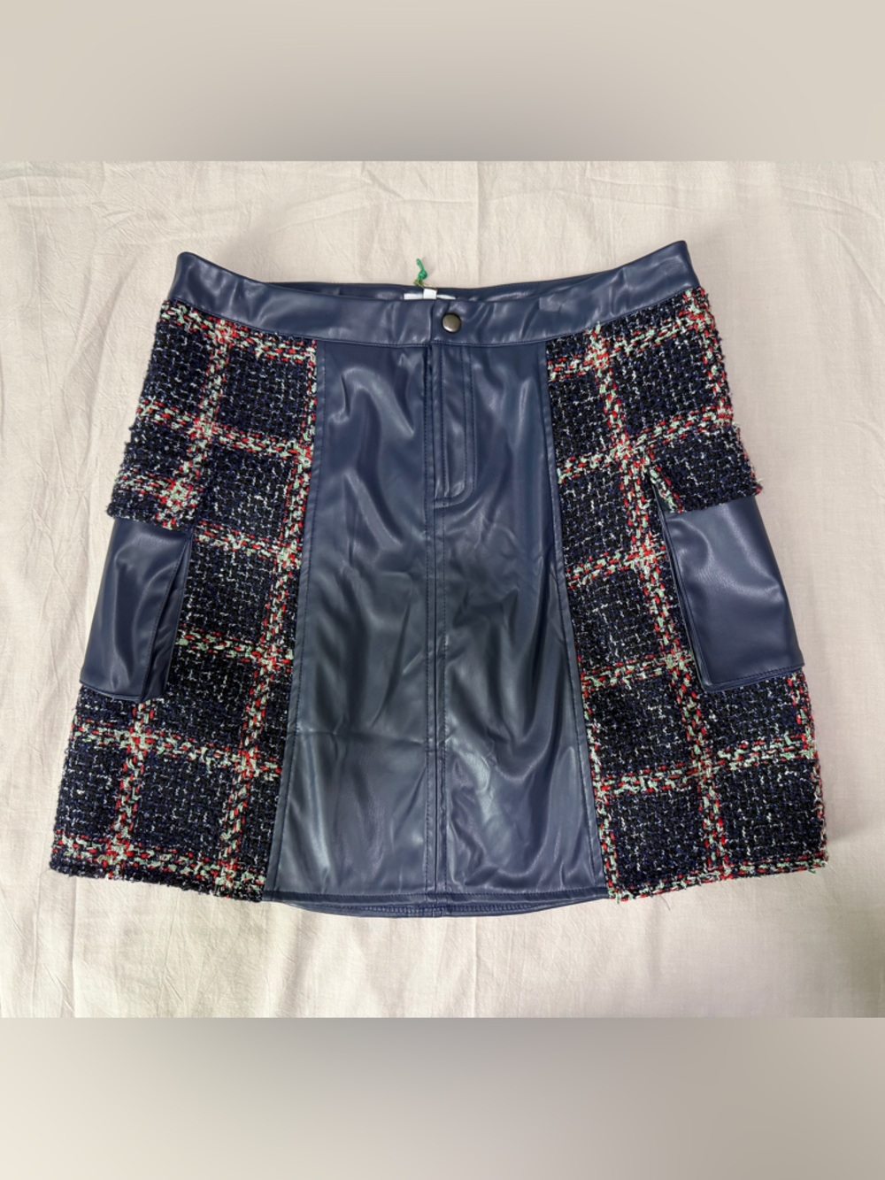 NWT VOY Navy Plaid Mini skirt, Sz Large